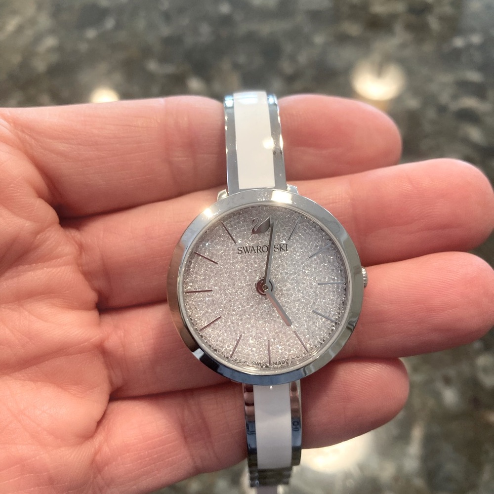 Brand new Swarovski Crystalline Delight watch
Swiss Made, Metal bracelet, white